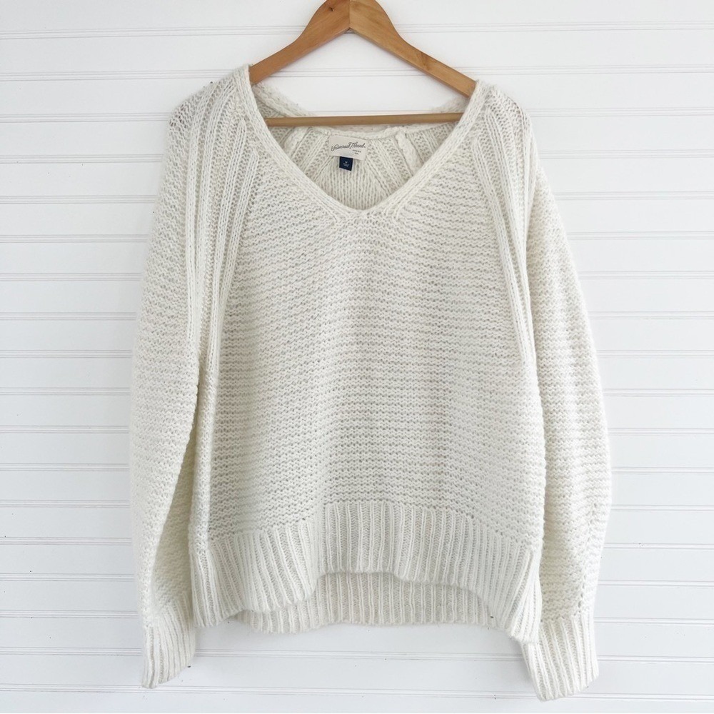 Universal Thread V Neck‎ Sweater Size M Cream Chunky Knit Raglan Pullover